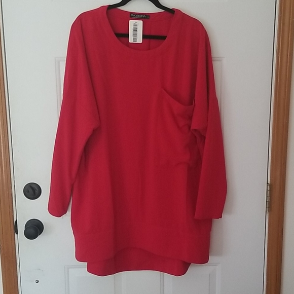 svoboda Tops - 🌲Red crepe top